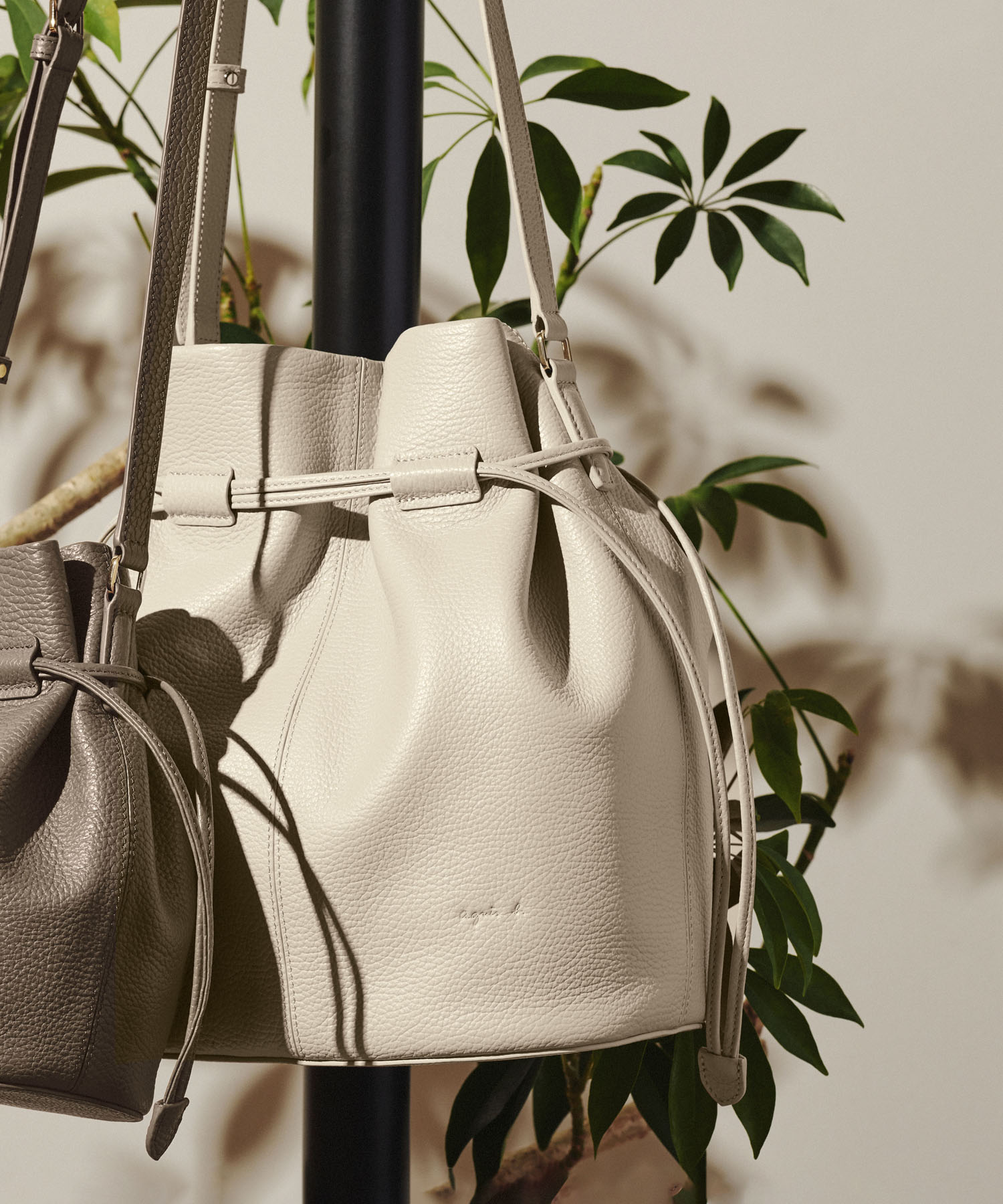 Qas03 02 Charlotte 巾着ショルダーバッグ Agnes B Voyage Femme アニエスベーボヤージュ ファム アニエスベー公式通販サイト