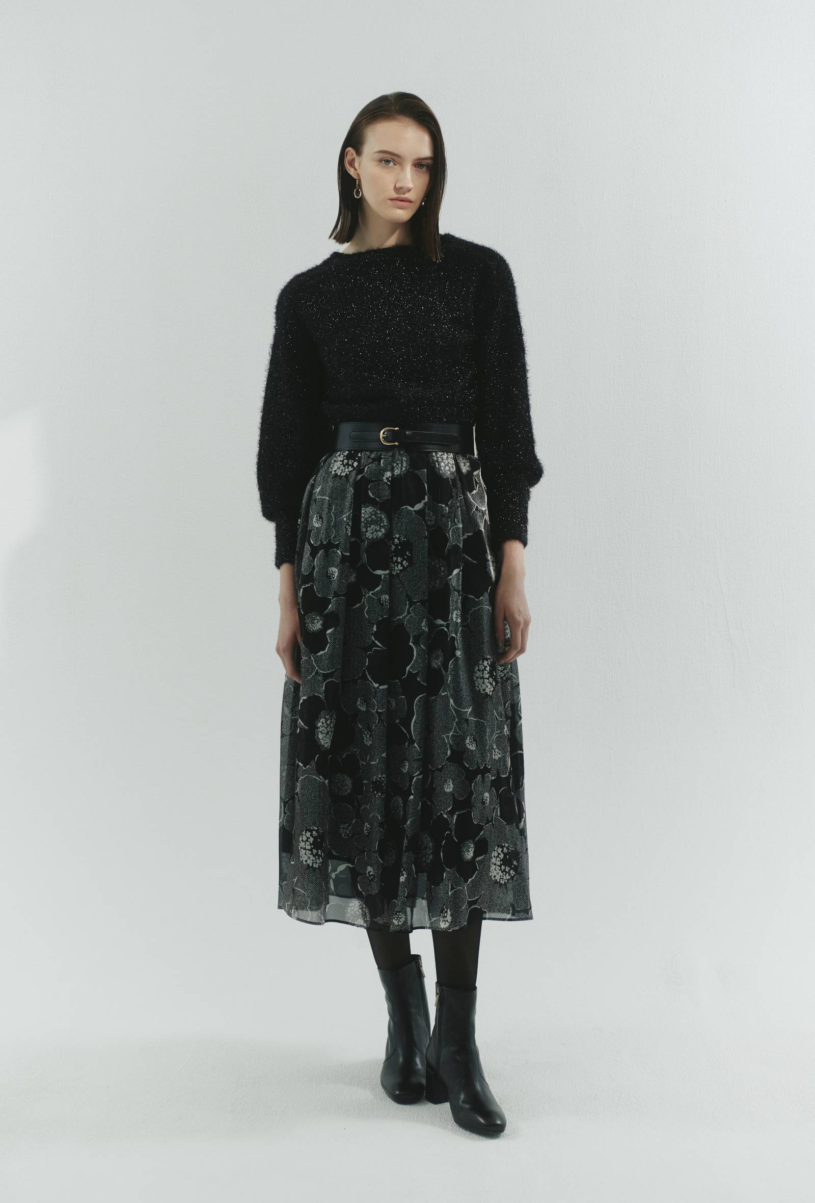 https://ecs-cdn01.magaseek.com/anayi/images/lookbook/23aw_pre/anayi23aw_11.jpg