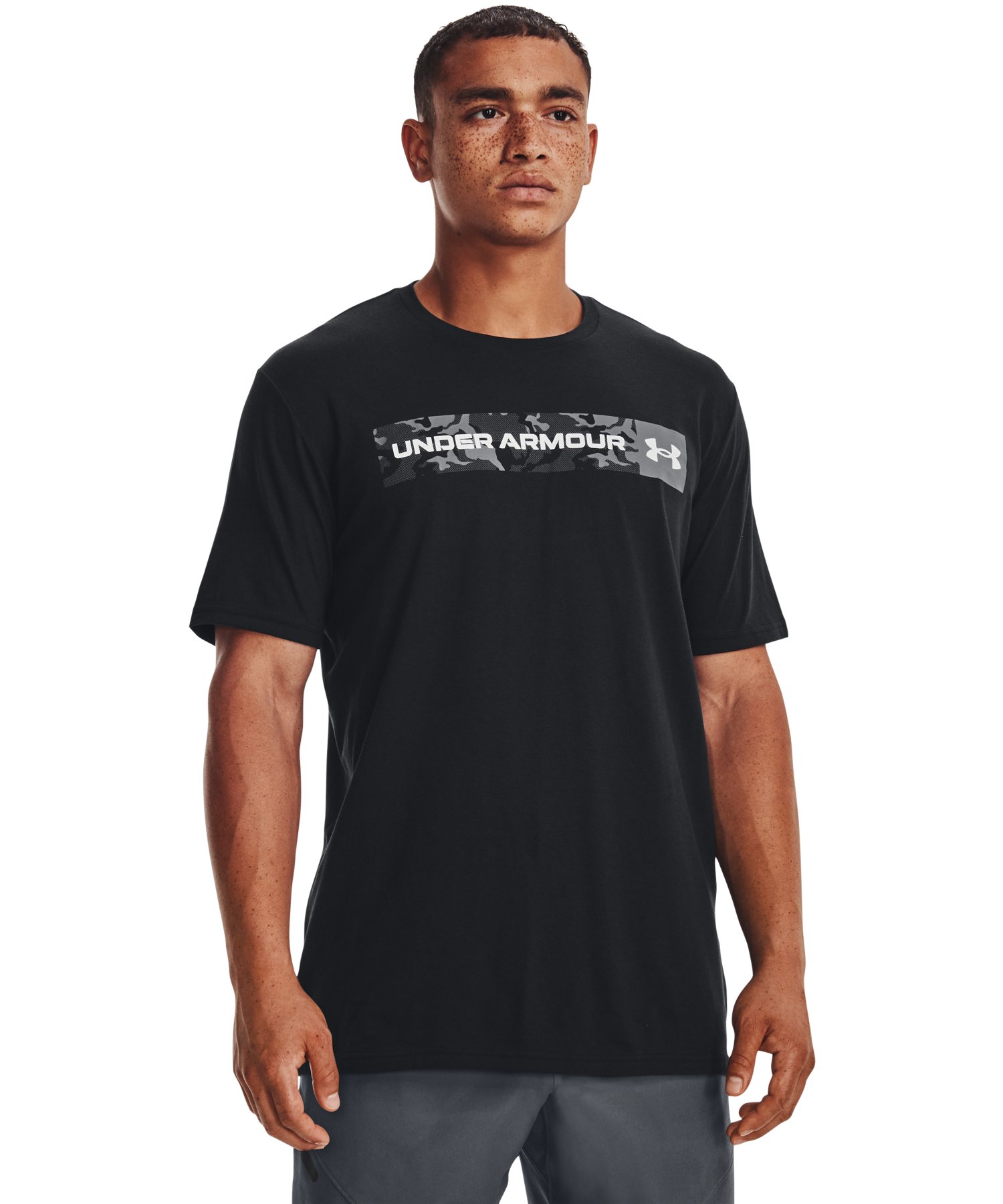 UAショートスリーブTシャツ 〈カモ チェスト ストライプ〉（トレーニング/MEN）