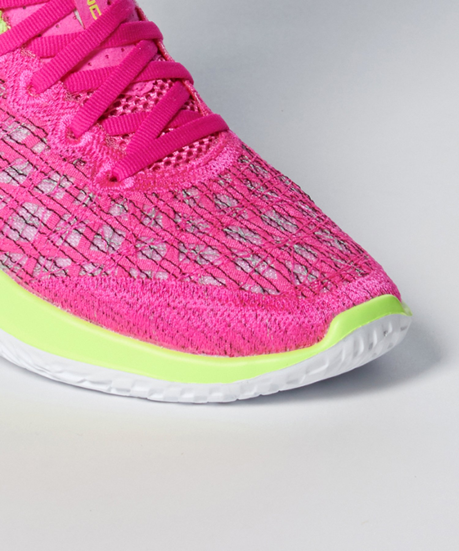 UAt[ xVeB ECh2ijO/WOMENj