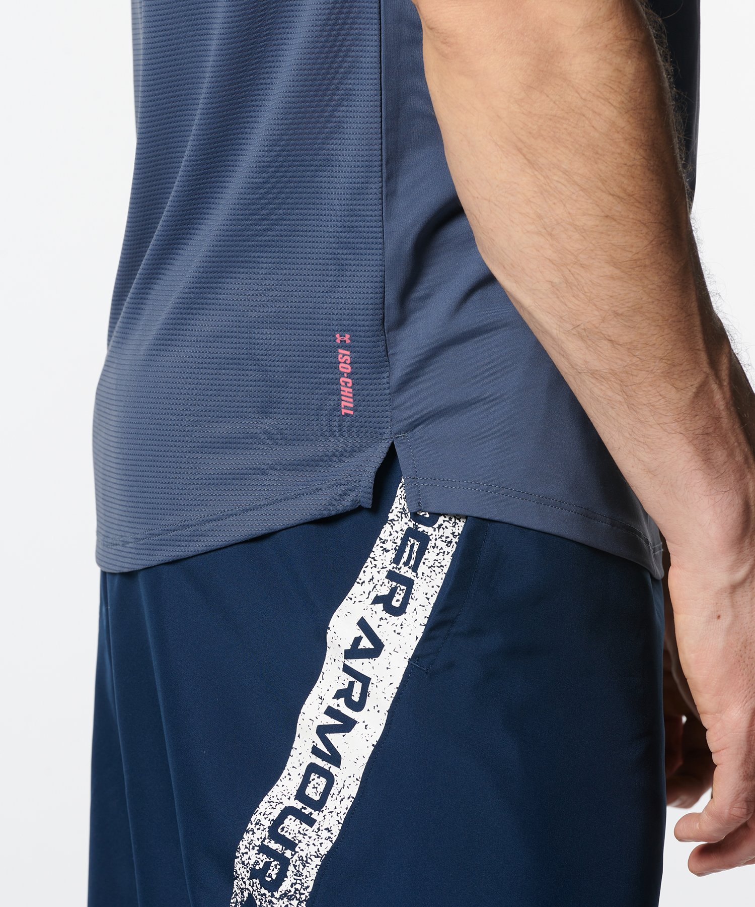 SALE／68%OFF】 公式 アンダーアーマー UNDER ARMOUR メンズ トレーニング タンクトップ UA アイソチル スリーブレスTシャツ  〈グラフィック〉 ノースリーブ シャツ1378357