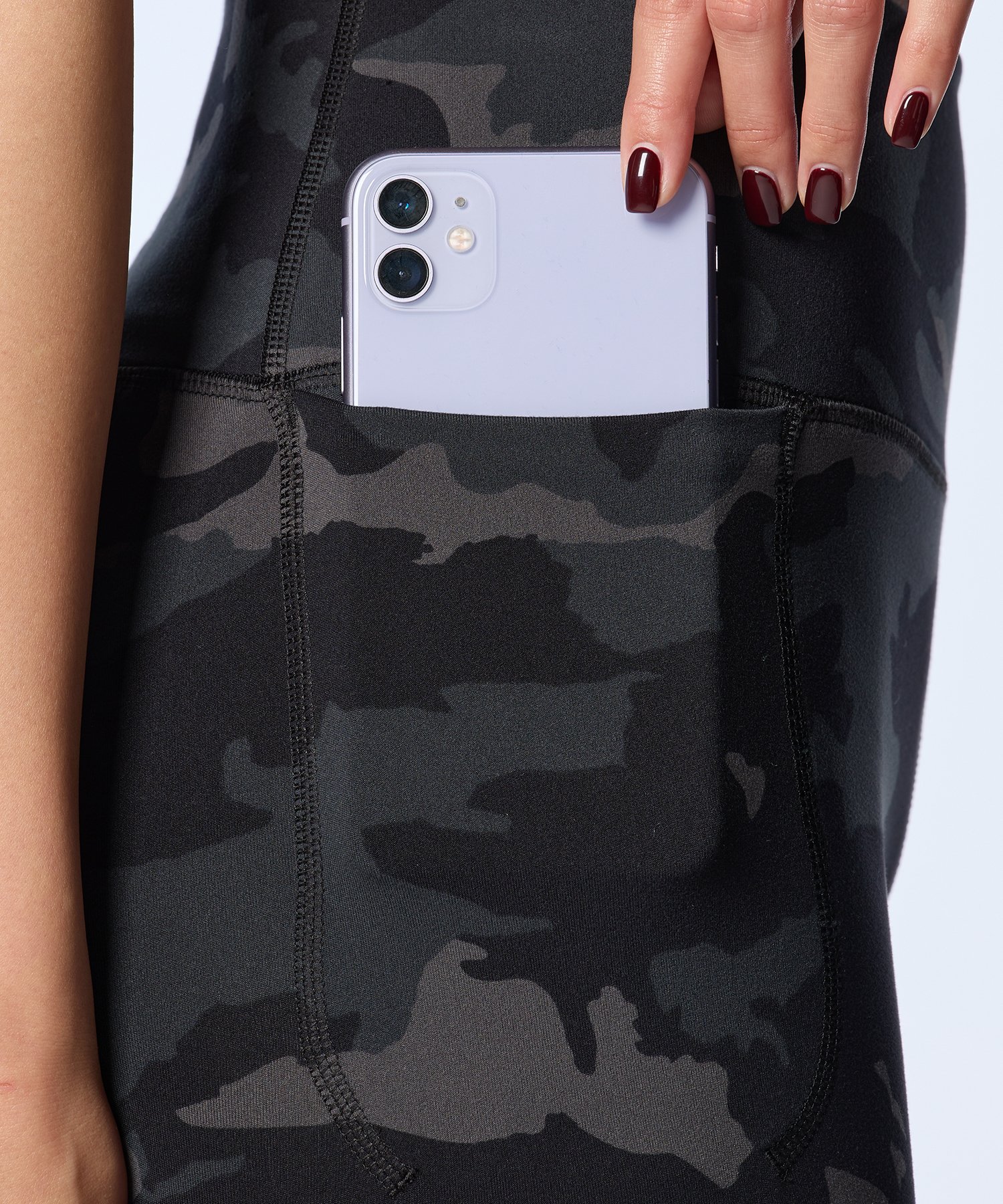 UAfBA vg MXig[jO/WOMENj