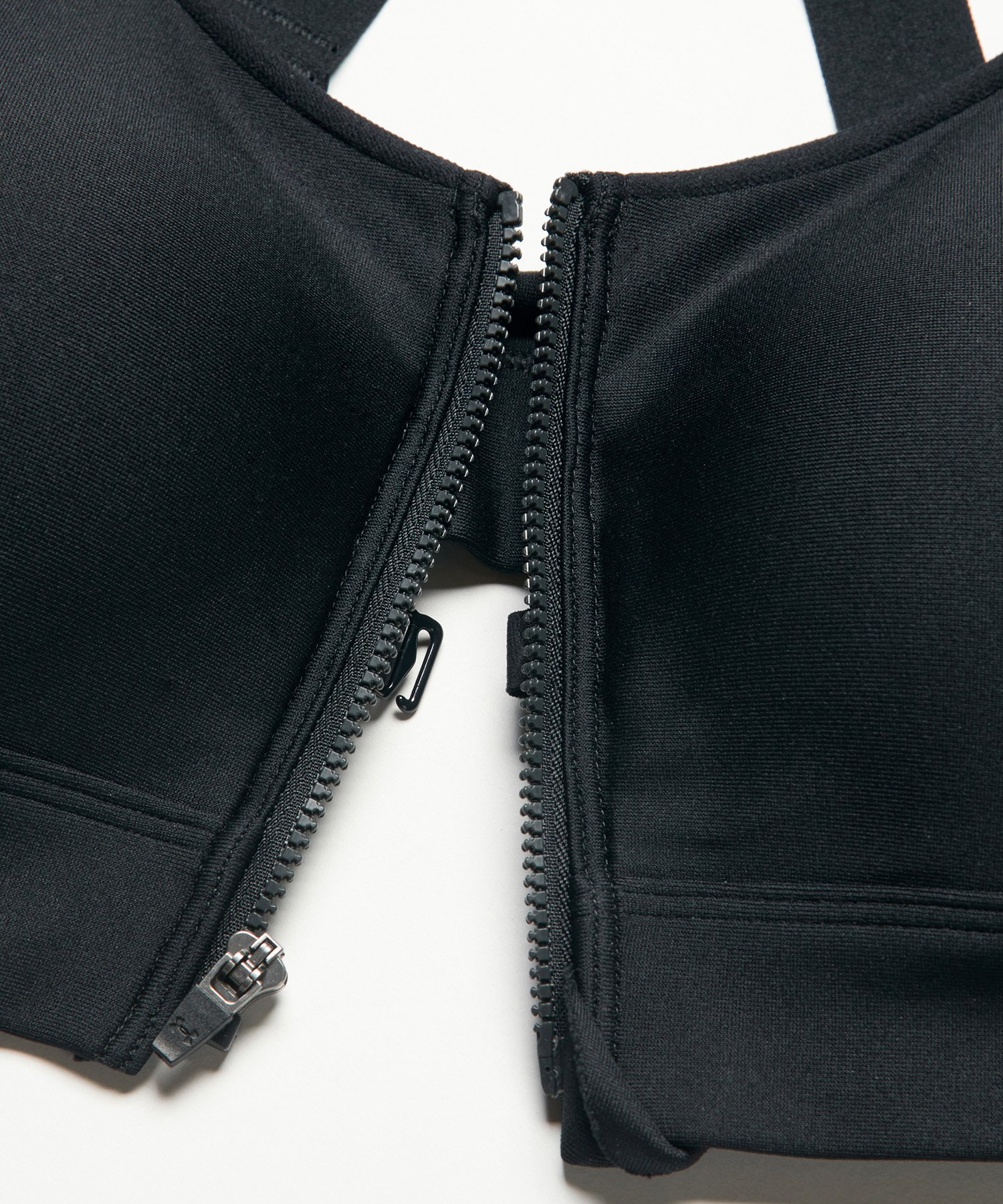 UAインフィニティブラ2.0 ジップ ハイサポート(トレーニング/WOMEN)