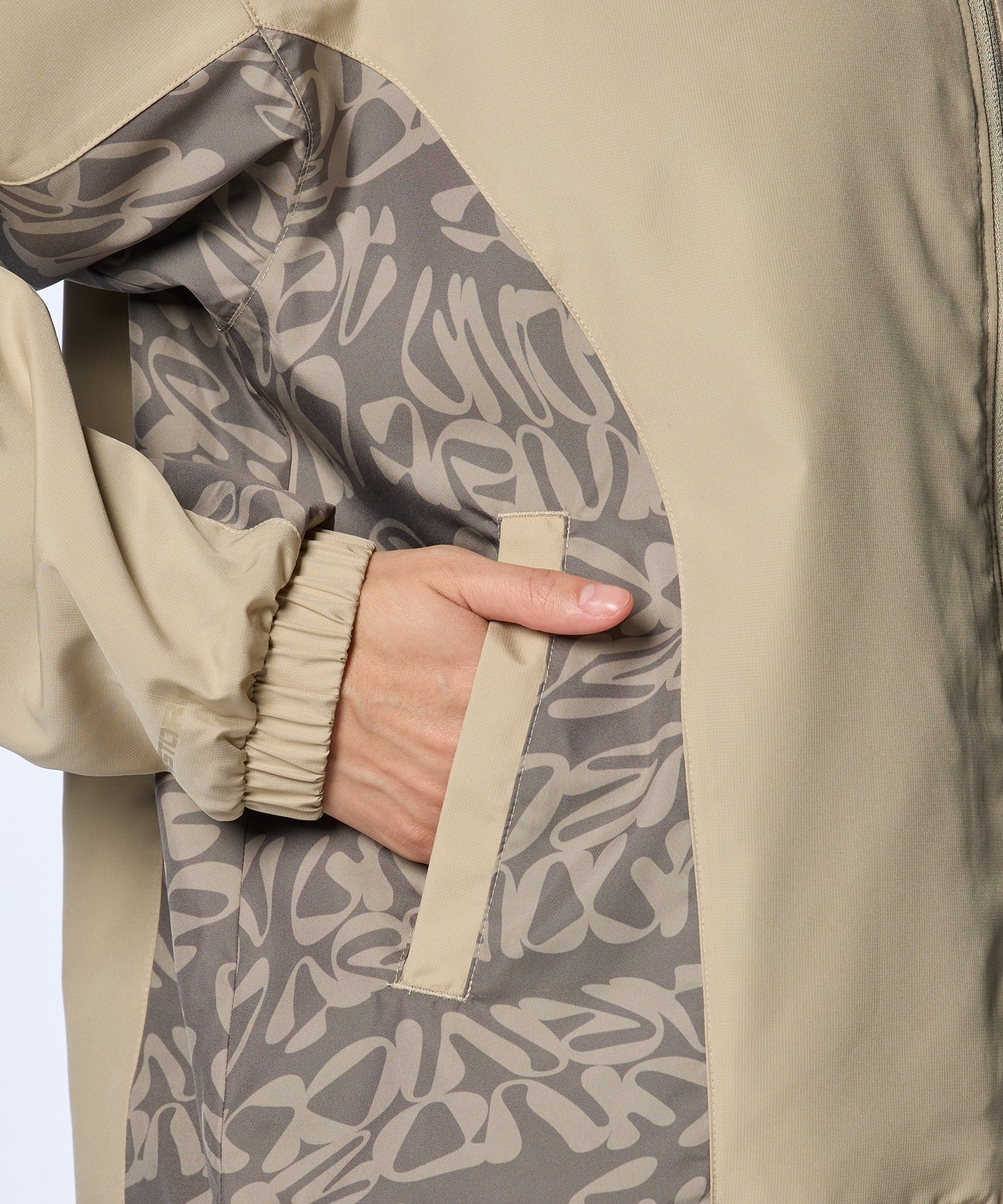 UA���b�V�� ���C�i�[ �E�[�u�� �v�����g �W���P�b�g�i�g���[�j���O/WOMEN�j