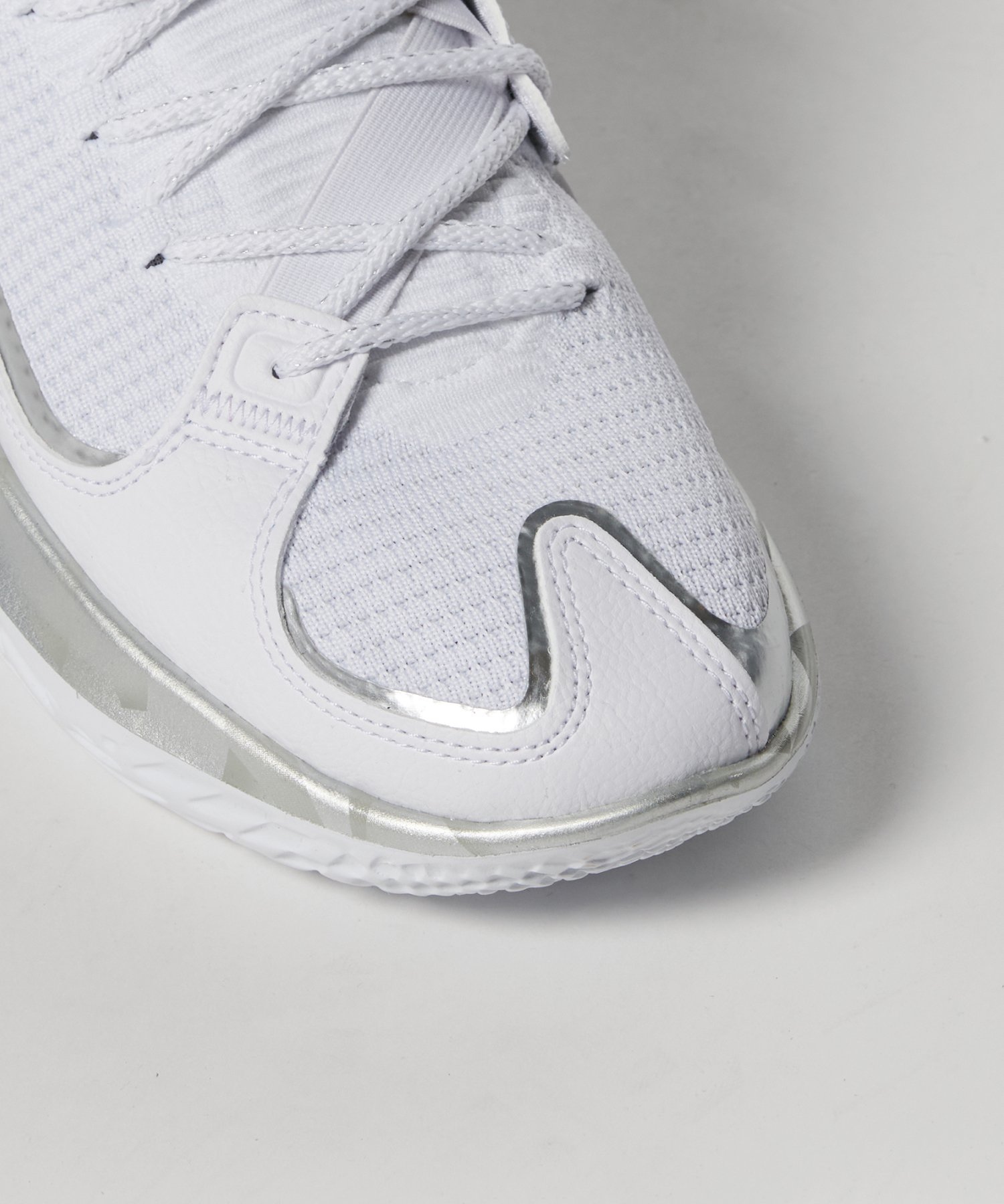 UAt[ t[`[X 3 VVSioXPbg{[/UNISEXj