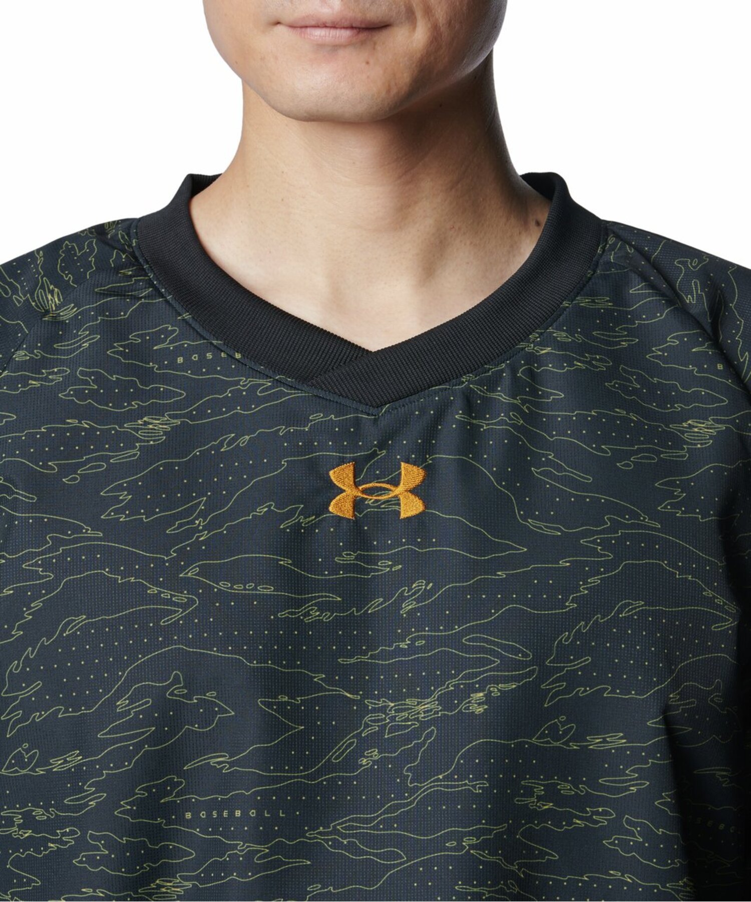 【極美品】UNDER ARMOUR ウェールズ代表 WRU ウォームアップウェア アンダーアーマー公式】 UAノベルティ Vネック ジャケット