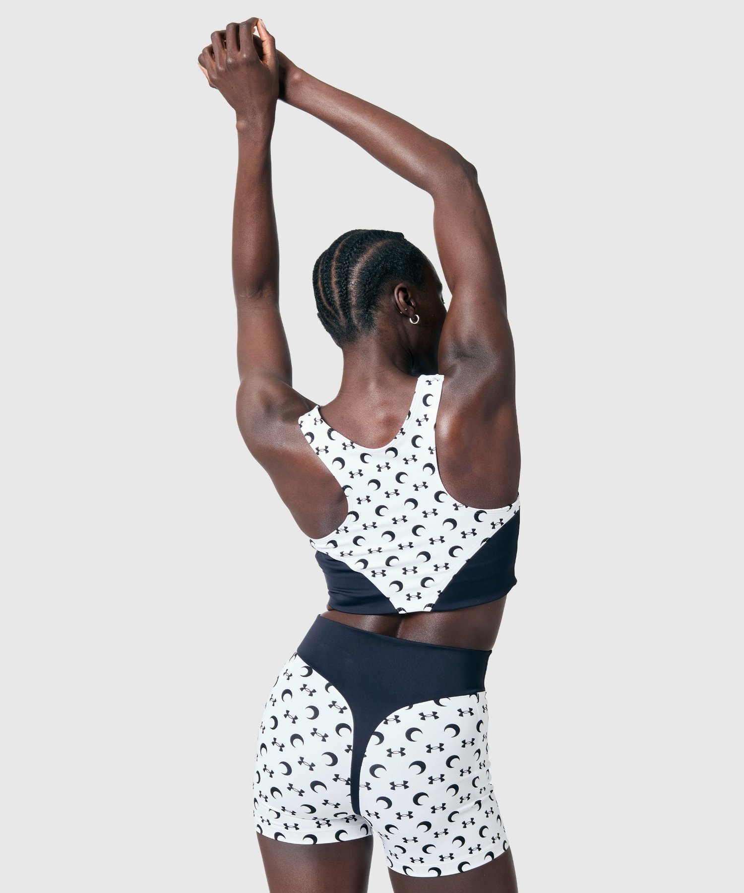 UA �~ MS�u���i�g���[�j���O/WOMEN�j
