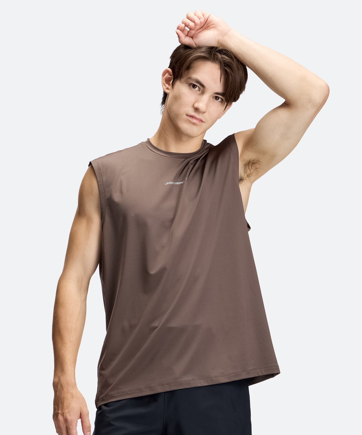 UAストレッチ グラフィック スリーブレス シャツ（トレーニング/MEN）