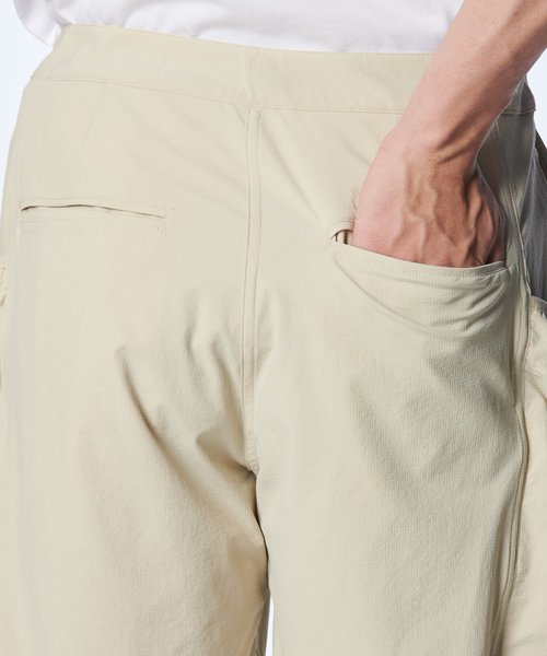 UA�A�[�o�� �A�E�g�h�A �J�[�S�V���[�c�i���C�t�X�^�C��/UNISEX�j