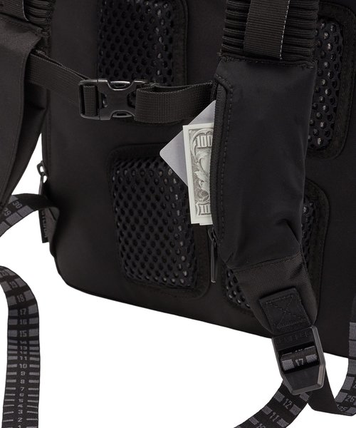 UA�N�[�� �o�b�N�p�b�N 4.0 30���b�g���i�g���[�j���O/UNISEX�j