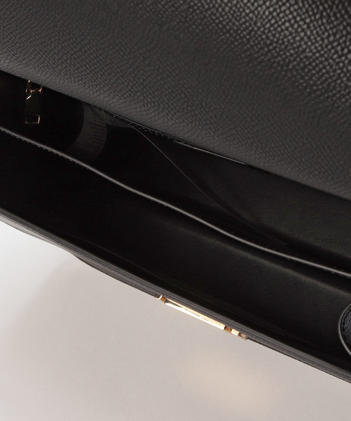 メタルロゴフェイクレザーミディアムショルダーバッグ(レディース  