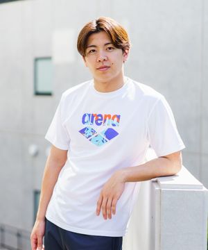 【アリーナ公式】半袖Tシャツ(ビッグロゴ) 水泳 新品 (WHBL)ホワイト×ブルー ユニセックス O ARENA シーン ペイント 風