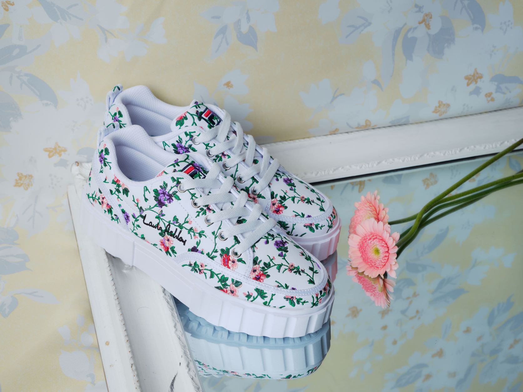 セール】FILA × Laura Ashley × atmos pink DisruptorII