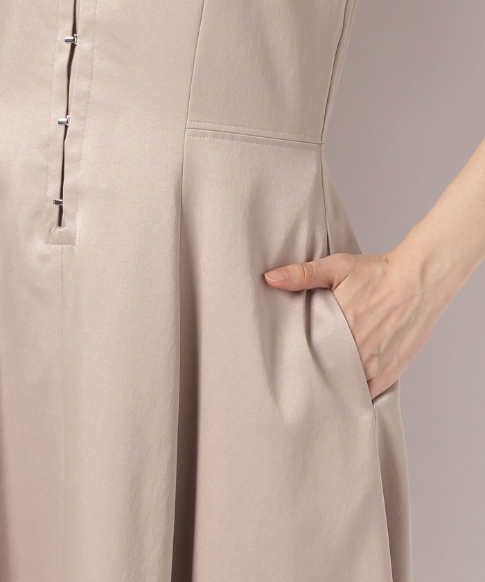 サテンノースリーブワンピース サテンノースリーブワンピース