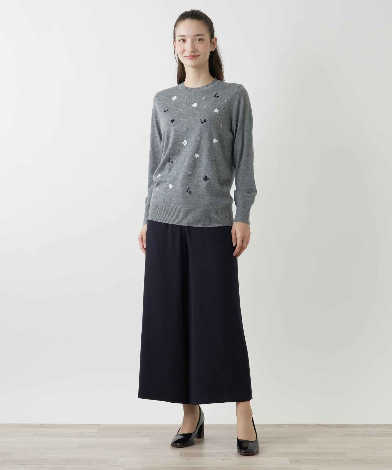 レリアンモチーフ刺繍クルーネックニットLeilian WHITE LABEL