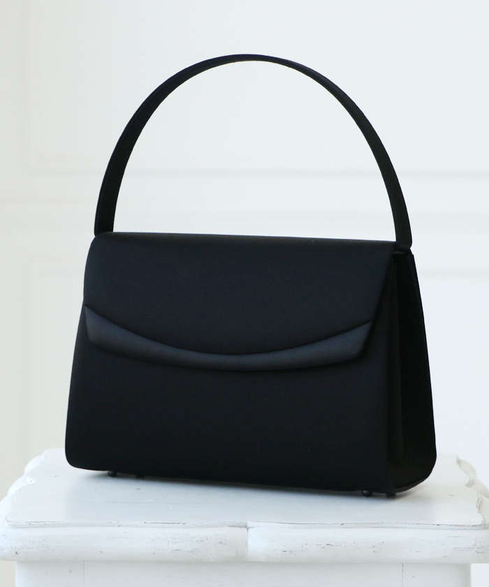 【クリーンコート加工】シンプルデザインのブラックバッグ