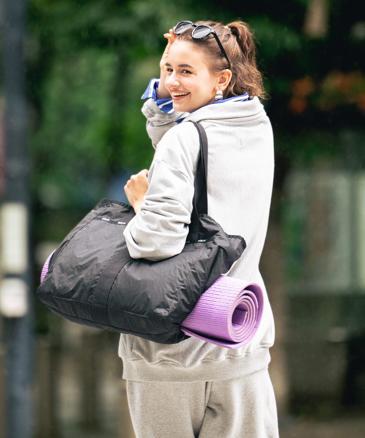 GYM TOTE BAGブラック C（トートバッグ）｜LeSportsac