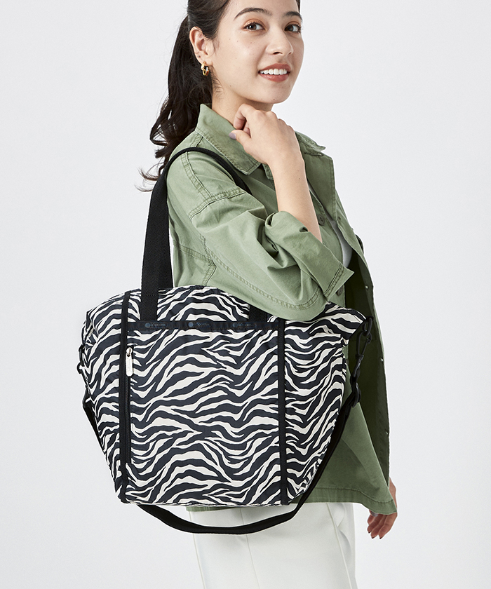 SOFT COLLAPSIBLE TOTEグランツゼブラ（トートバッグ）｜LeSportsac