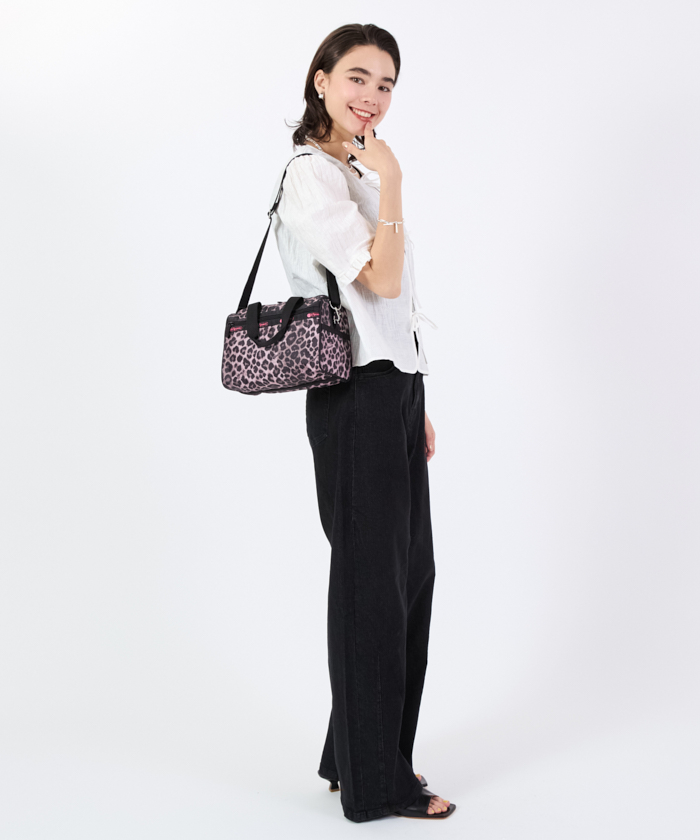 ■LeSportsac■EVERYDAY SM SATCHEL ギャザーハンドルレオパード EVERYDAY SM SATCHELリサイクルドブラックJP（ハンドバッグ