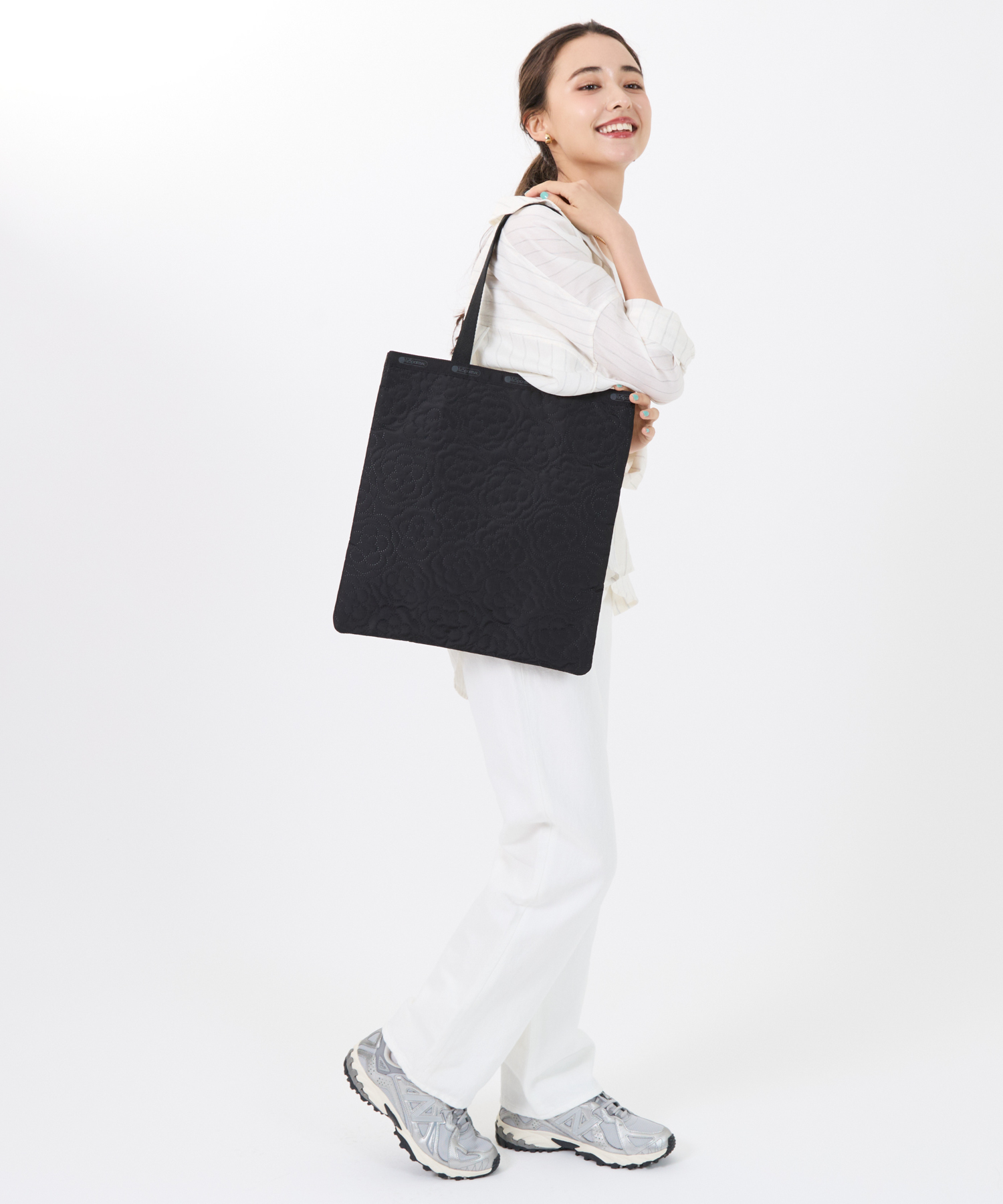 パフィーブロッサムズ黒花柄トートバッグ LARGE EMERALD TOTEパフィーブロッサムズ（トートバッグ