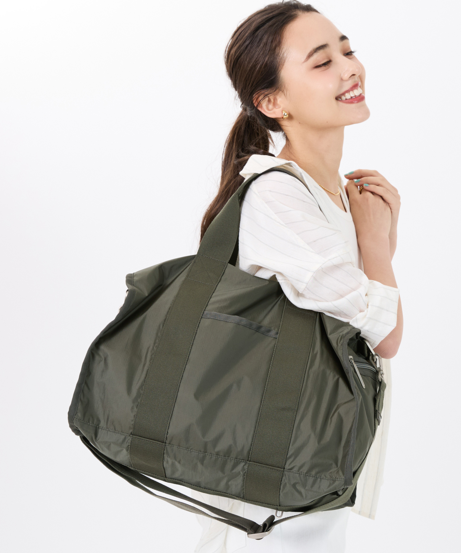 ESSENTIAL MEDIUM DUFFLEグラベルC（ボストンバッグ