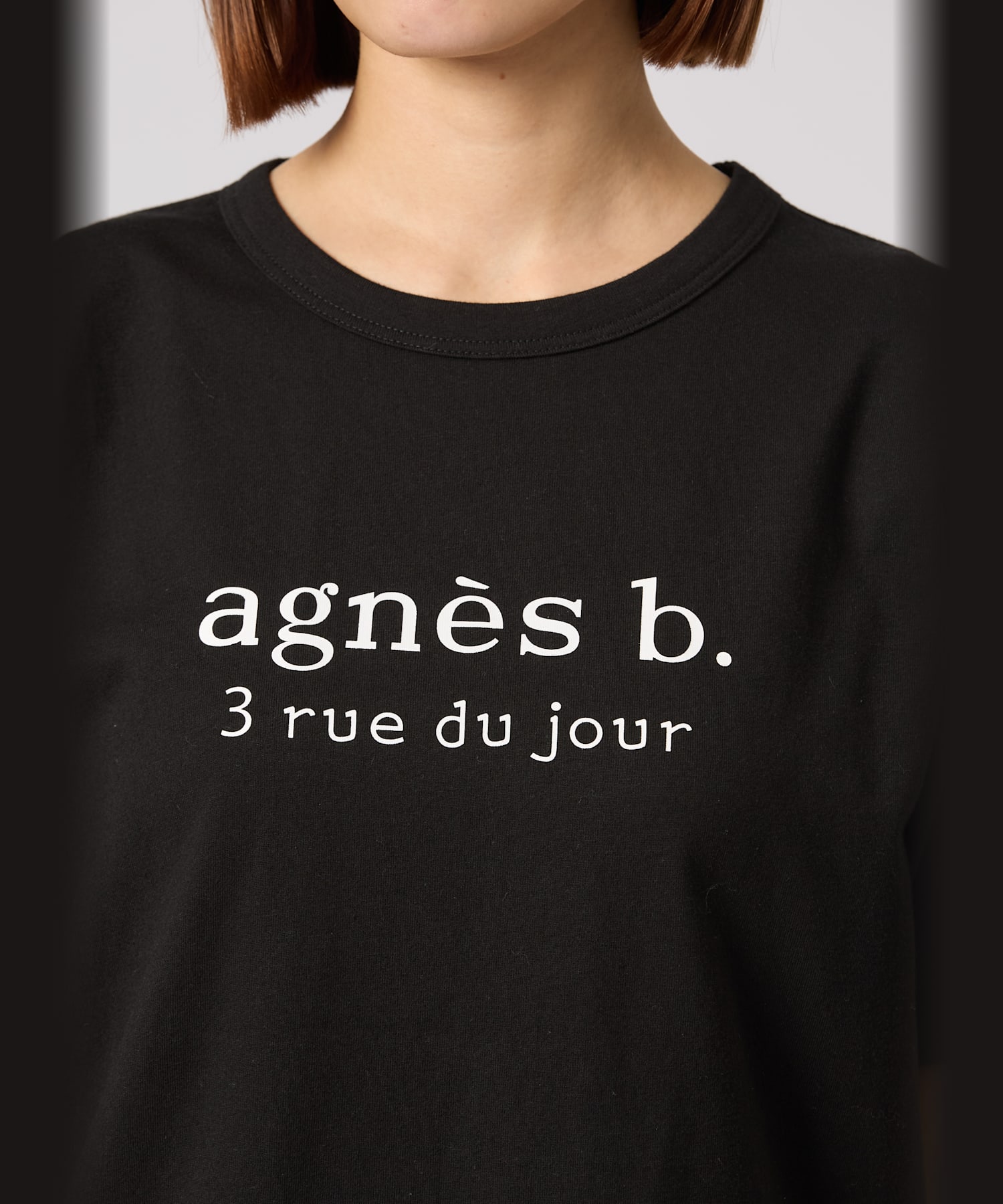 【ユニセックス】SEQ9 “3 Rue Du Jour”ロゴTシャツ ｜agnès B. FEMME（ファム）｜アニエスベー公式オンラインブティック