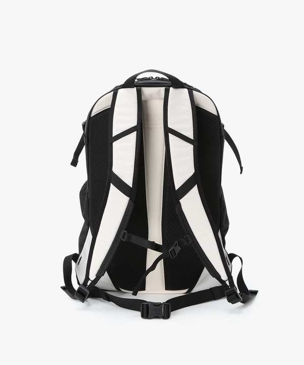 agnes b. �~ HH Stetind 30