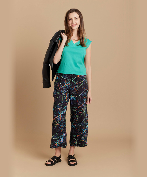 yOutletzJ000 TS KITY TVc