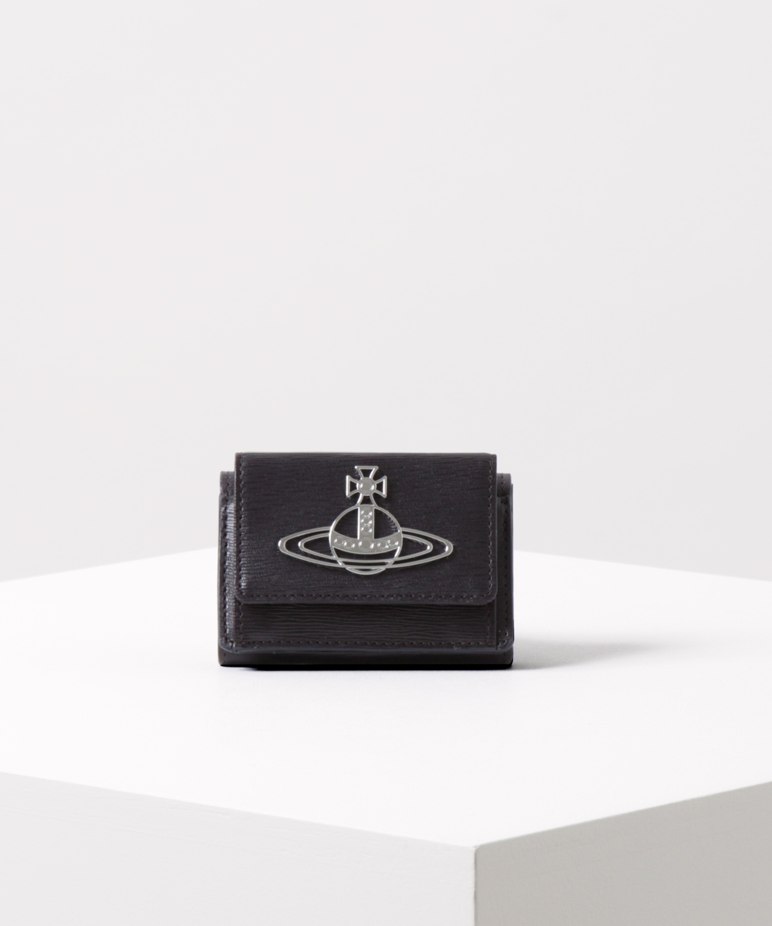 人気のミニ財布はVivienne WestwoodのSIMPLE TINY ORBです