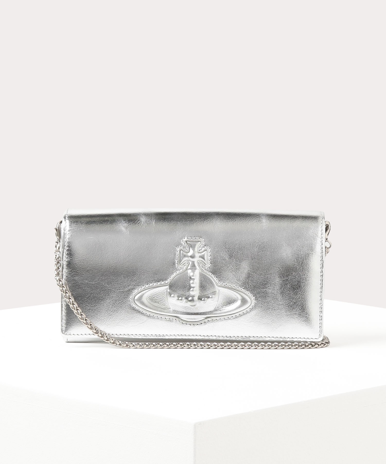 40代女性に人気の財布はVivienne WestwoodのCHELSEA チェーン付長財布です