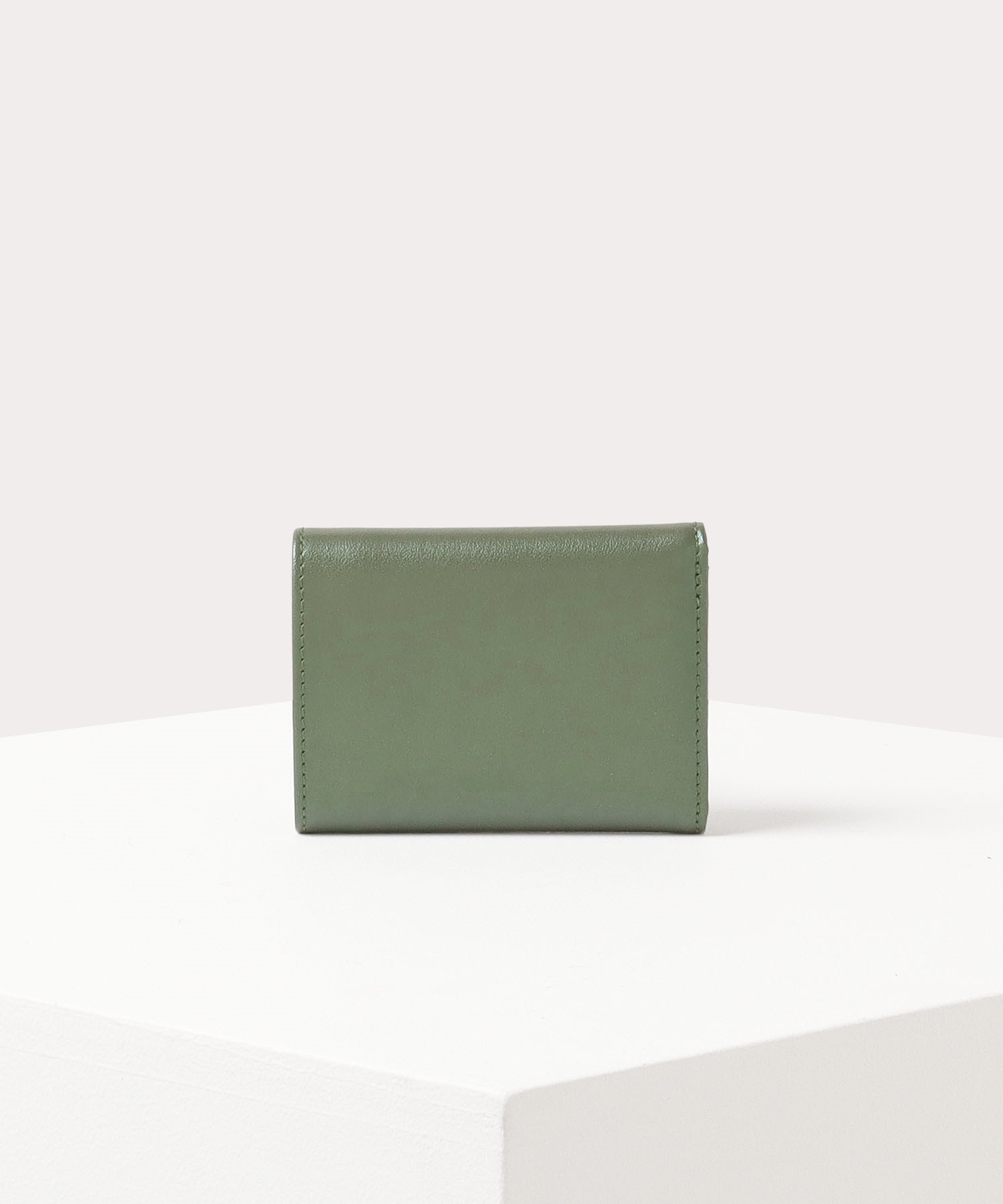 PEARLISED LEATHER O܂~jz