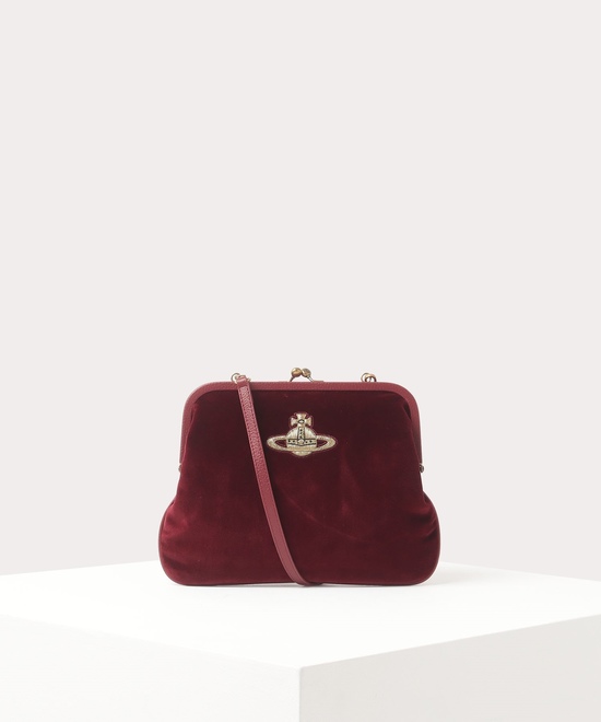 VIVIENNE Nb`obOL