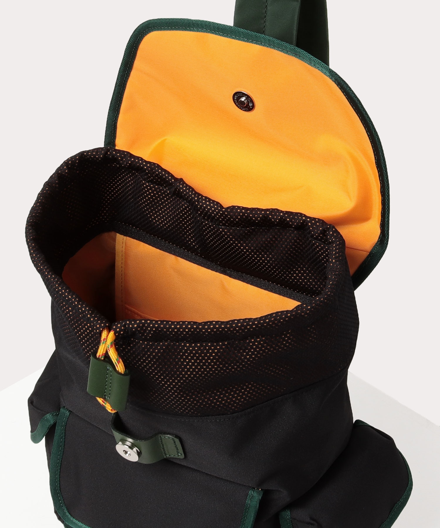 ダブルフラップ メンズワンショルダーチェストバッグ ブラック メンズ Vwh002 公式通販 ヴィヴィアン ウエストウッド Vivienne Westwood